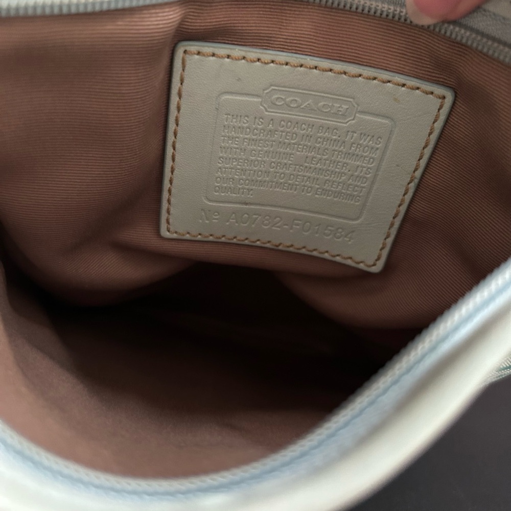 Vintage Coach BabyBlue Signature C crossbody bag with leather trim and Bag Charm - Picture 3 of 16
